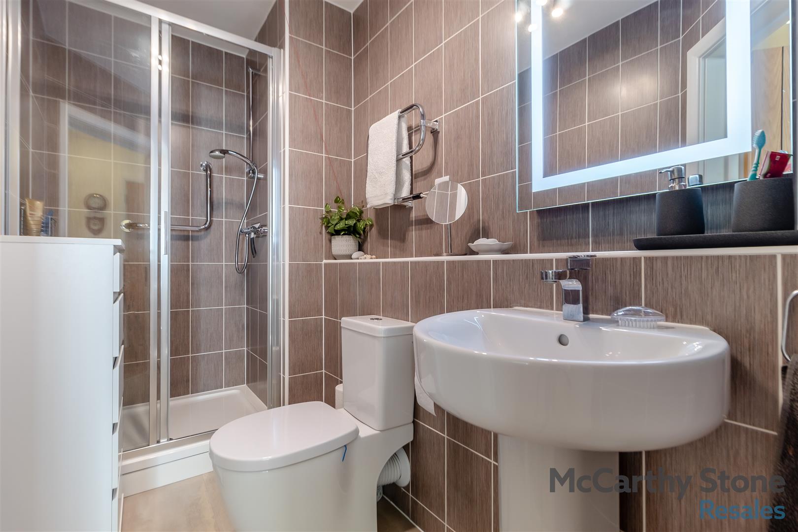 Pavilion Court, Hamilton Gardens, Felixstowe, IP11 7FA