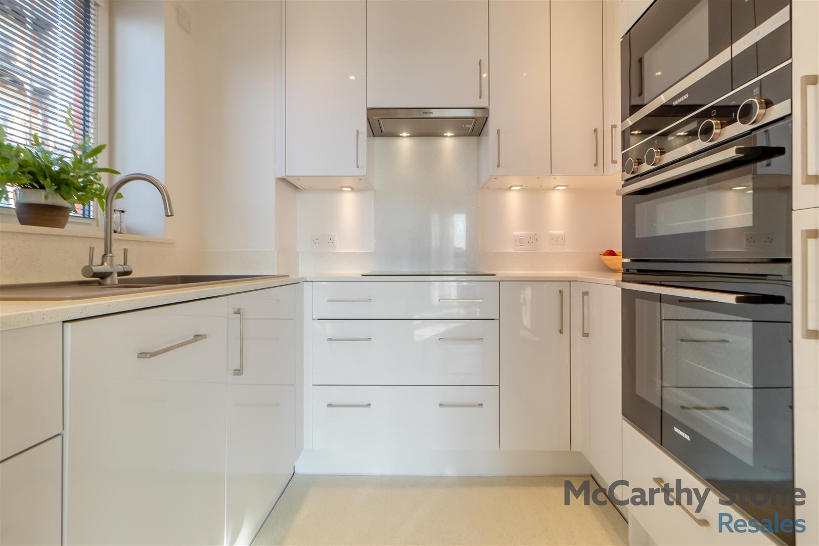 Pavilion Court, Hamilton Gardens, Felixstowe, IP11 7FA