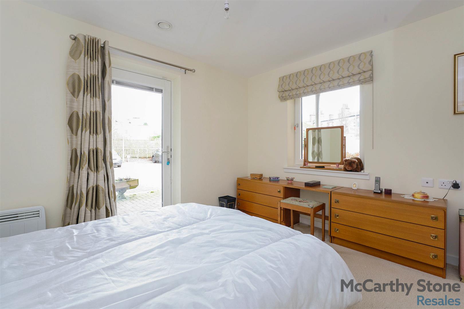 Lyle Court, 25 Barnton Grove, Edinburgh, EH4 6EZ