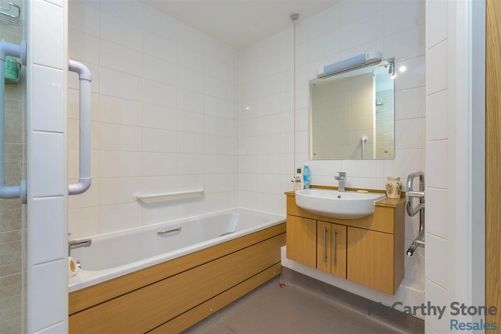 Lyle Court, 25 Barnton Grove, Edinburgh, EH4 6EZ