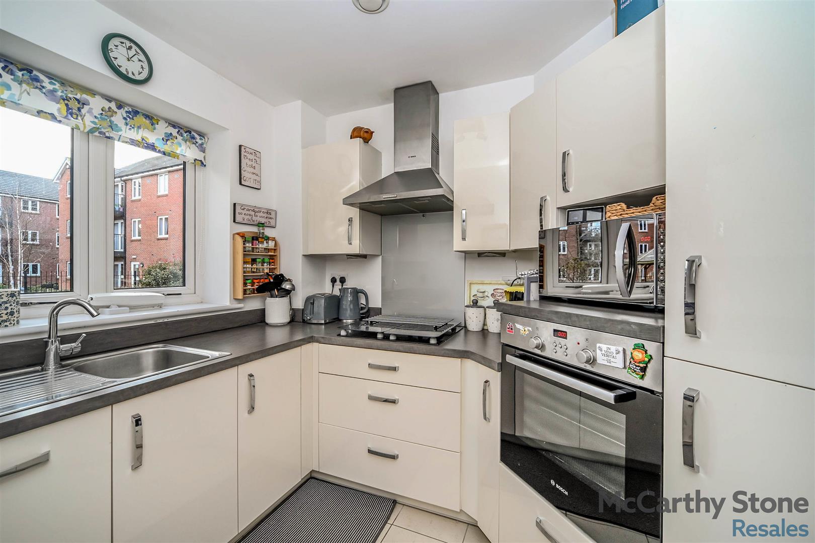 Miller Place, High View, Bedford, MK14 8EZ