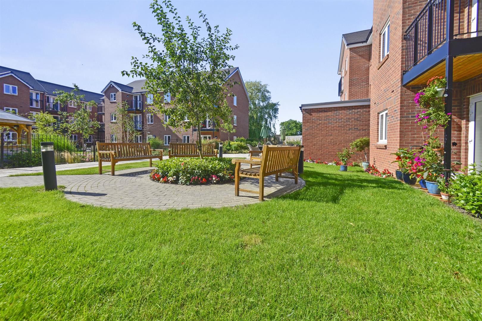 Miller Place, High View, Bedford, MK14 8EZ