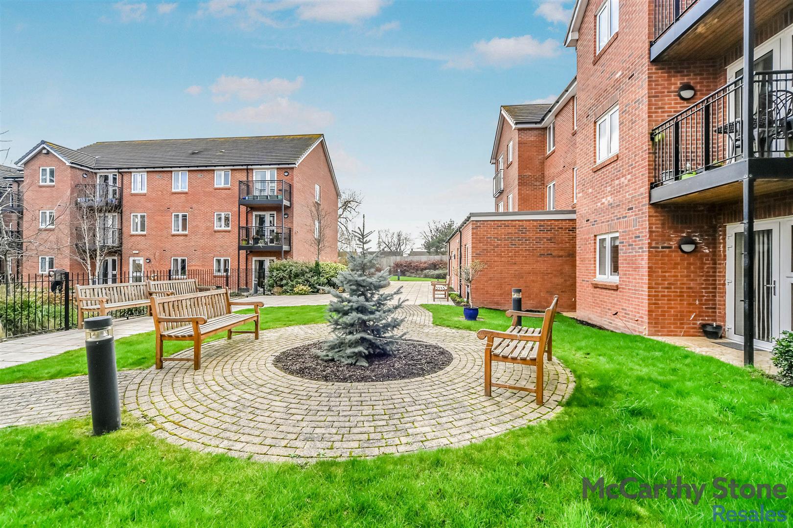 Miller Place, High View, Bedford, MK14 8EZ
