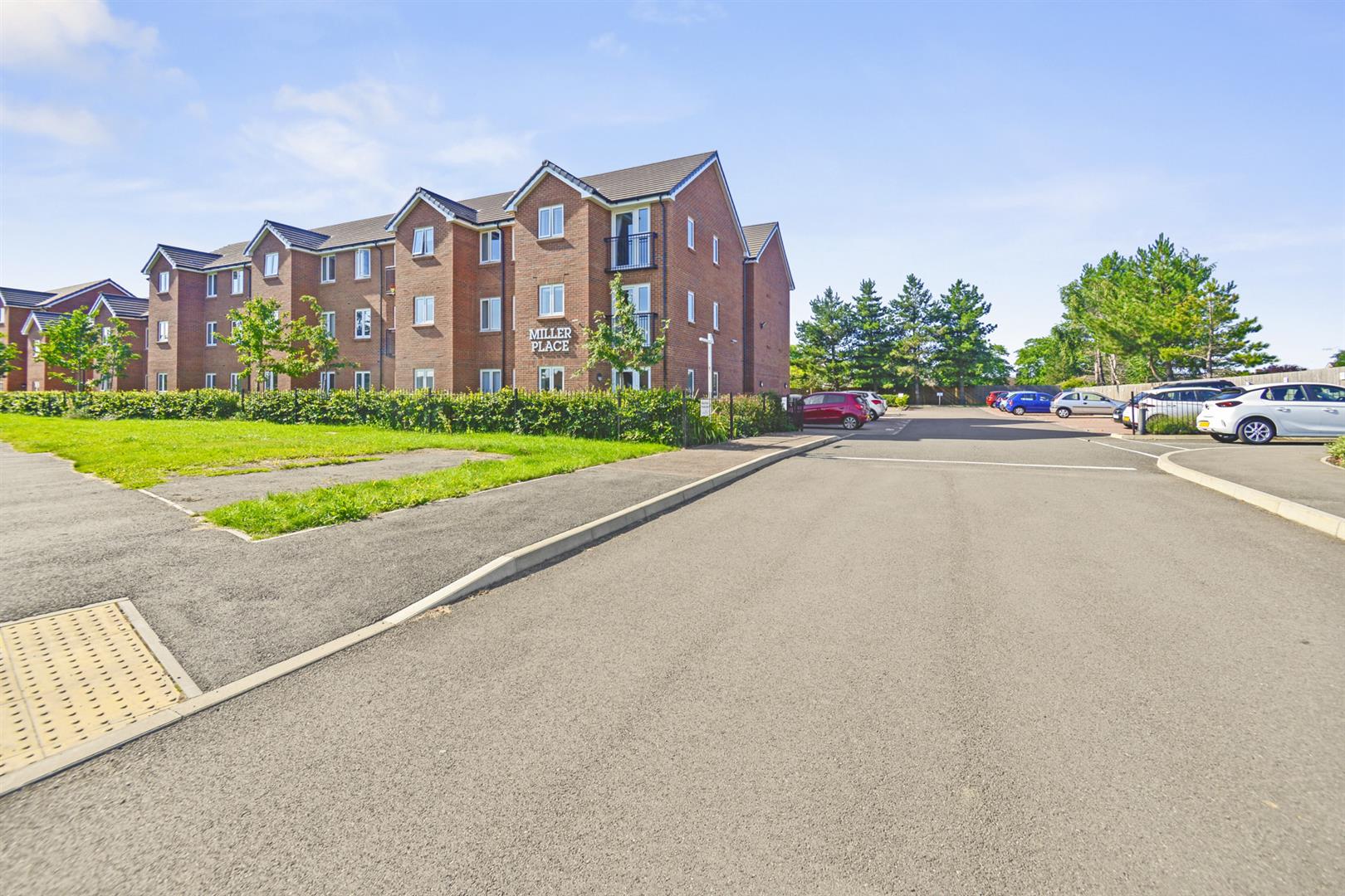Miller Place, High View, Bedford, MK14 8EZ
