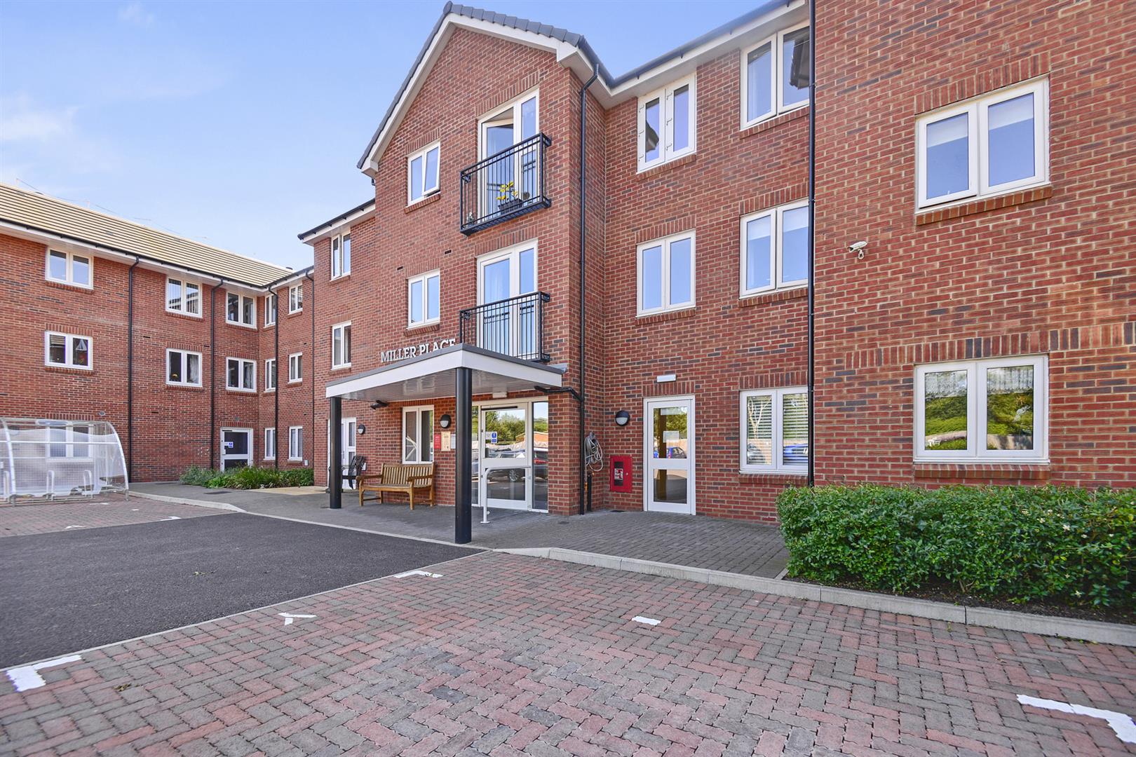 Miller Place, High View, Bedford, MK14 8EZ