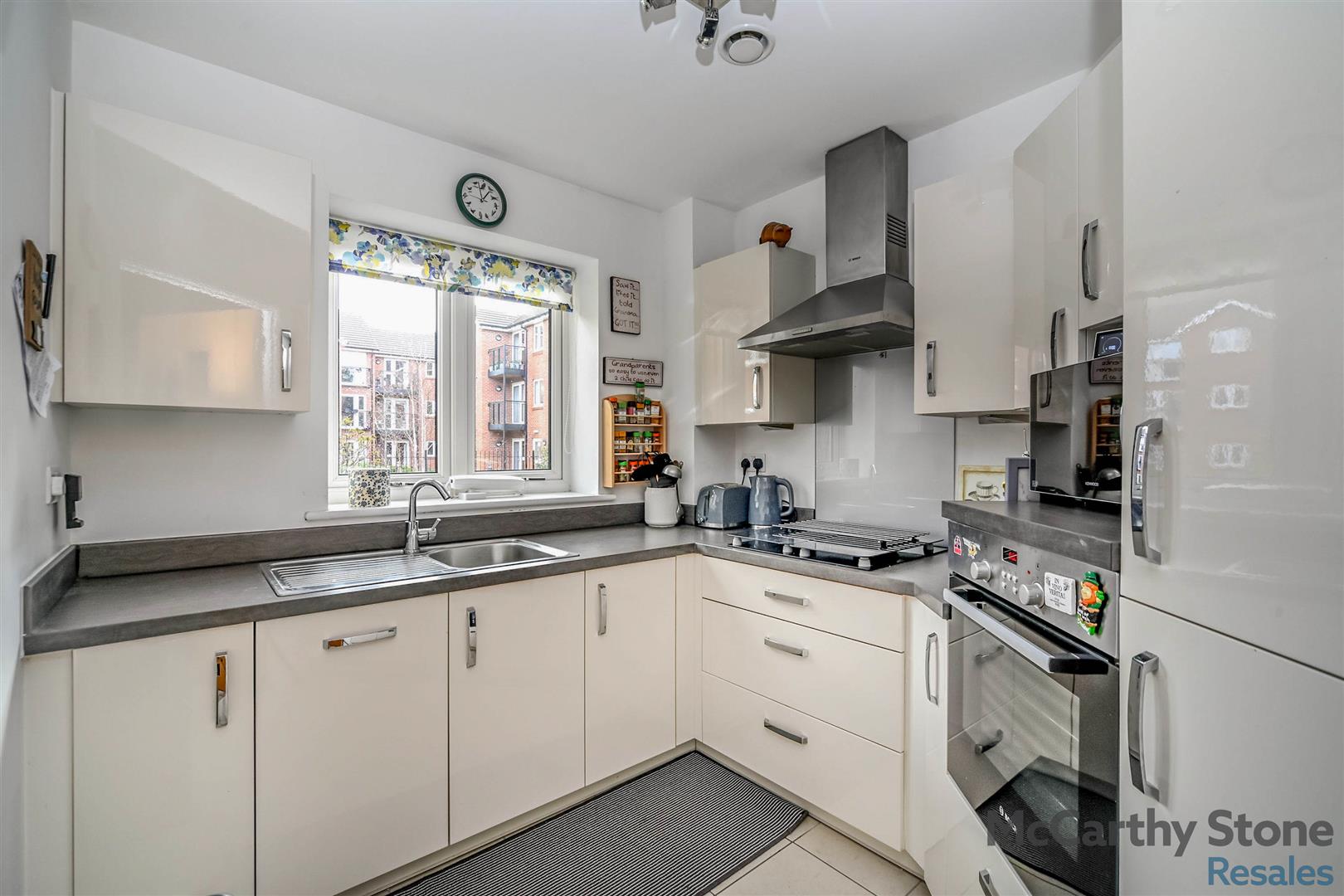 Miller Place, High View, Bedford, MK14 8EZ