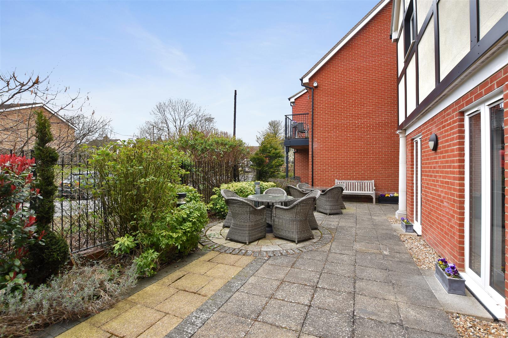 Mountbatten House, Hempstead Road, Hemel Hemp, HP3 0HE