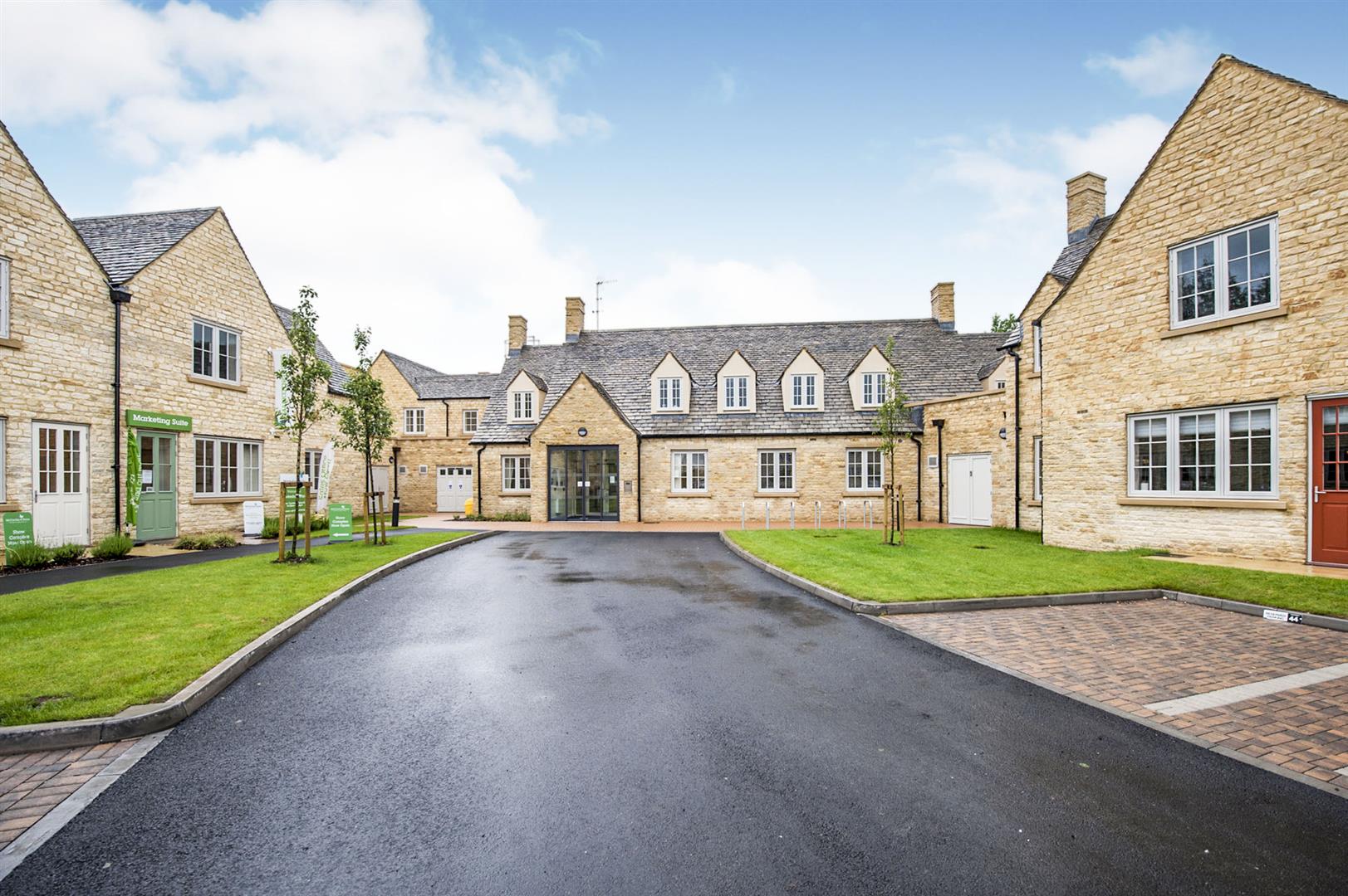 Hawkesbury Place, Fosseway, Stow on the Wold