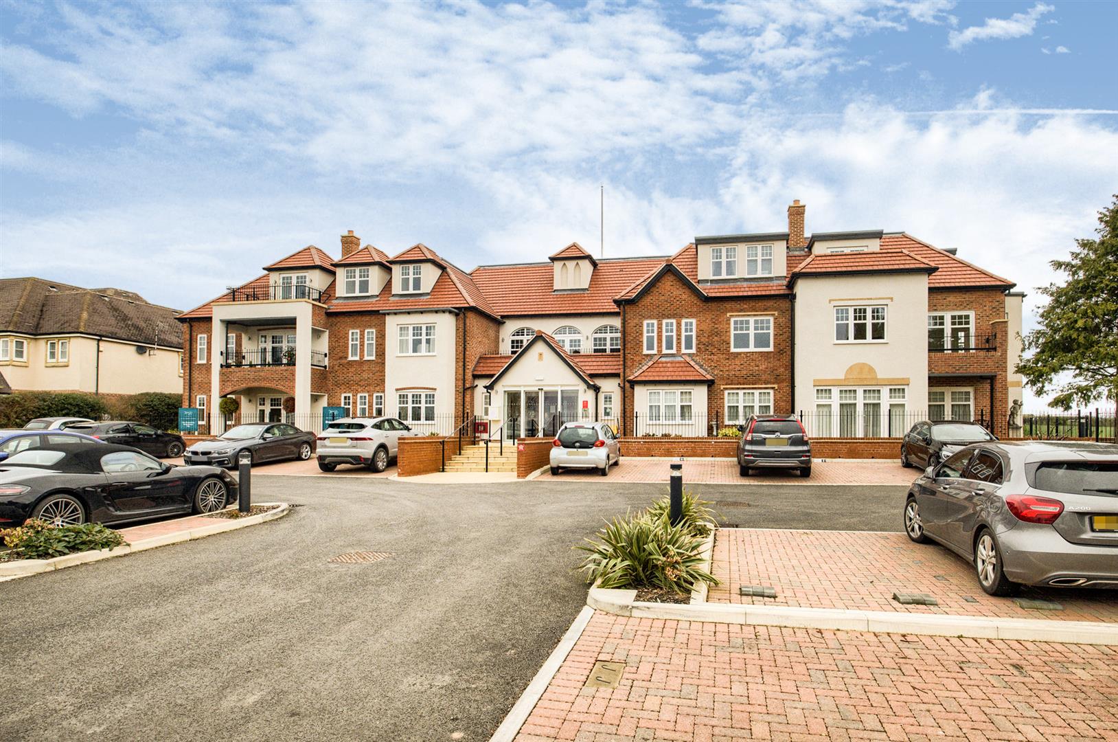 Orchard Gate, Banbury Road, Stratford-Upon-Avon, CV37 7HT