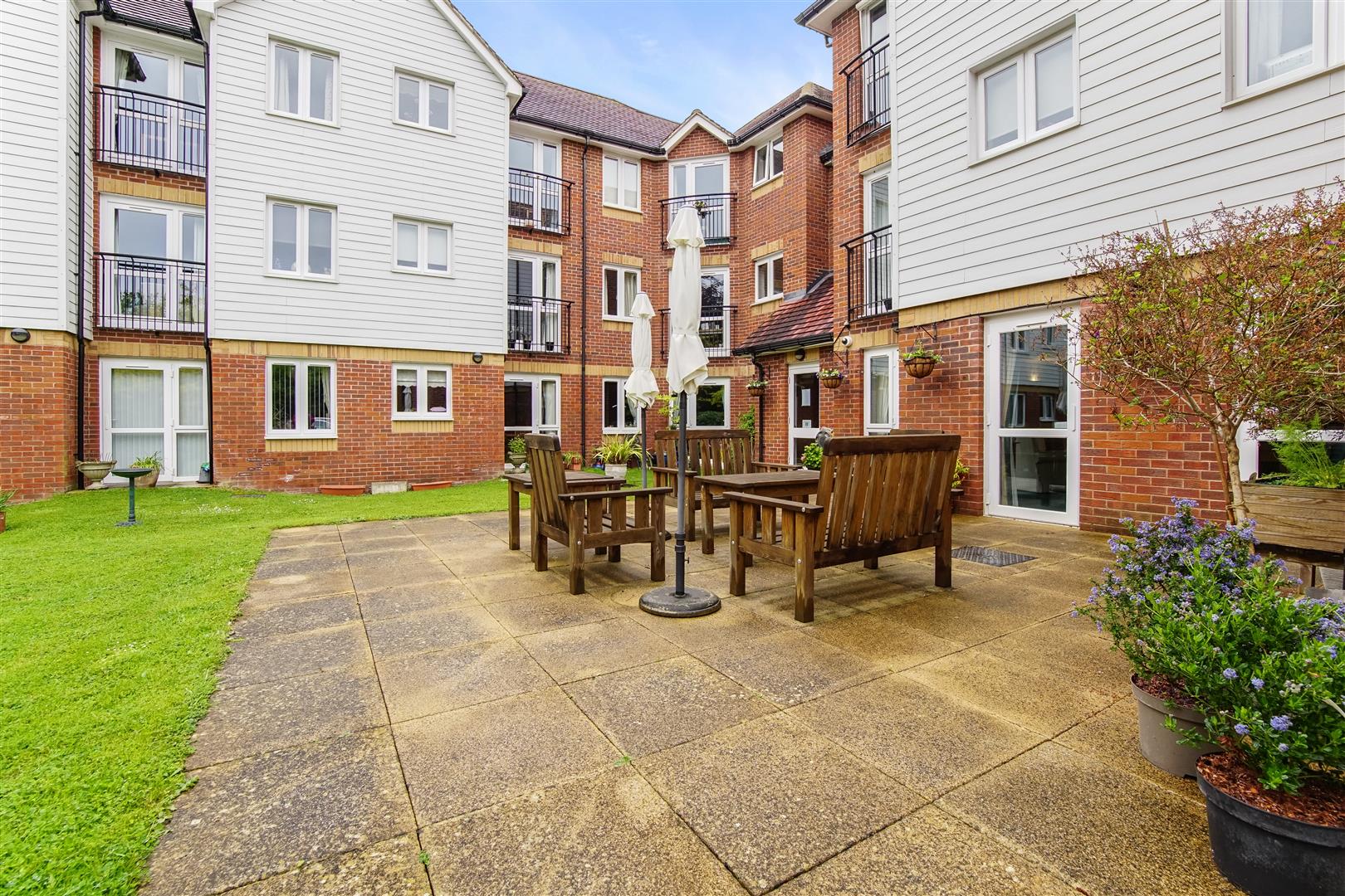 Eadhelm Court, Penlee Close, Edenbridge