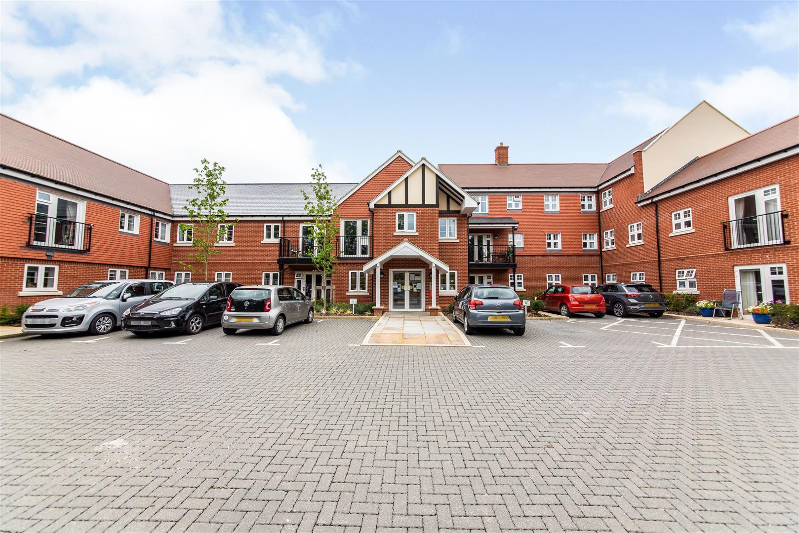 Mountbatton House, Hempstead Road, Hemel Hemp, HP3 0HE