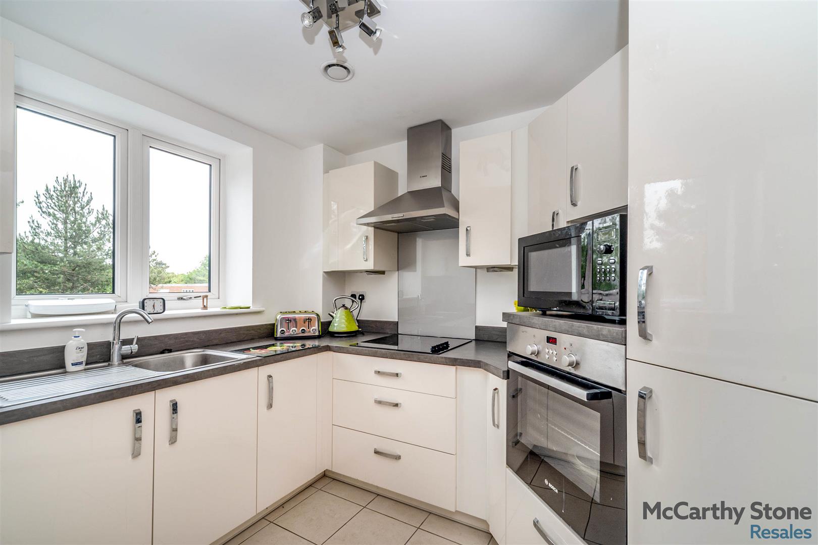 Miller Place, High View, Bedford, MK41 8EZ