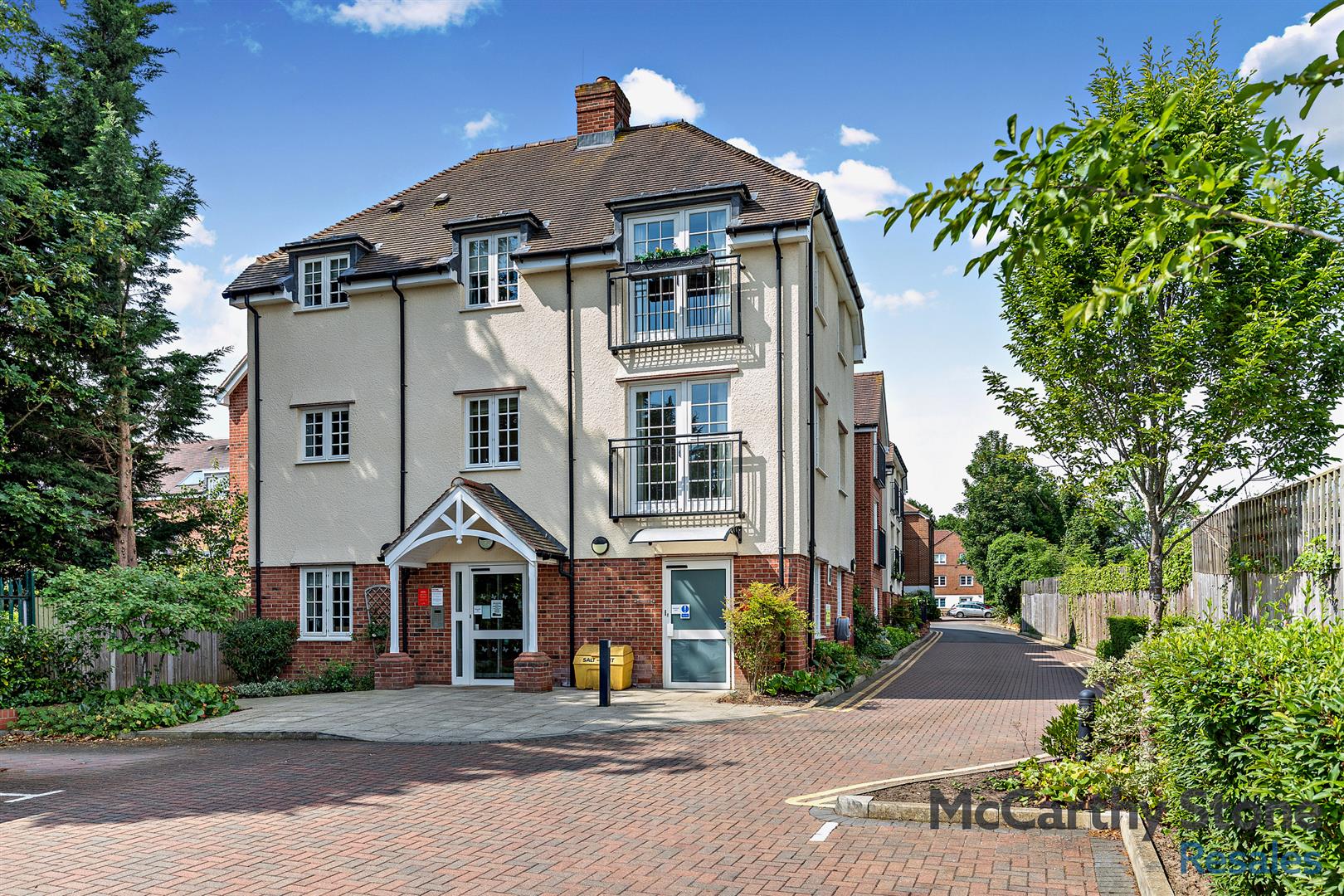 Le Jardin, Station Road, Letchworth Garden City, SG6 3BA