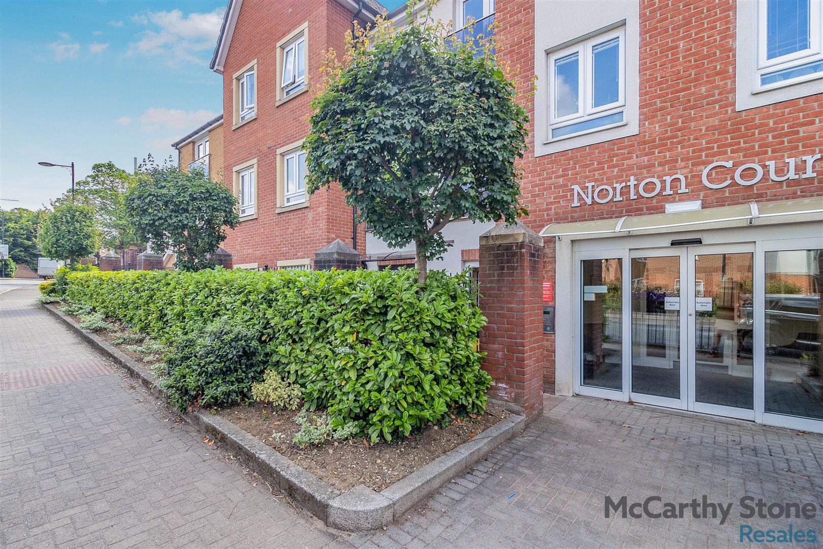 Leston Road, Leighton Buzzard, Bedfordshire, LU7 1FU