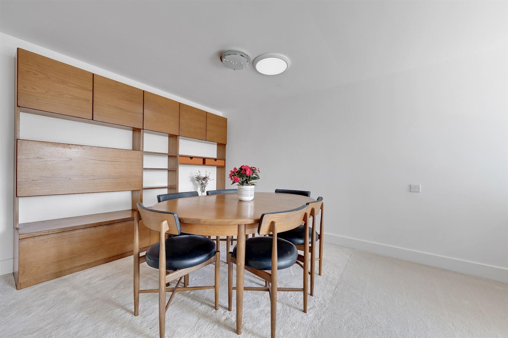 London Road, Guildford, Surrey, GU1 1FF