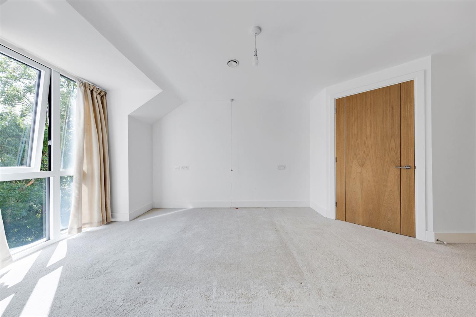 London Road, Guildford, Surrey, GU1 1FF
