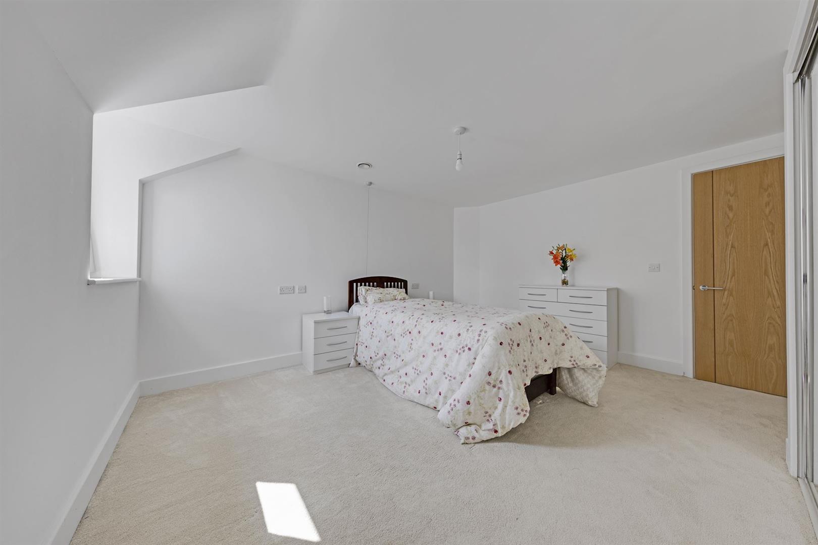 London Road, Guildford, Surrey, GU1 1FF