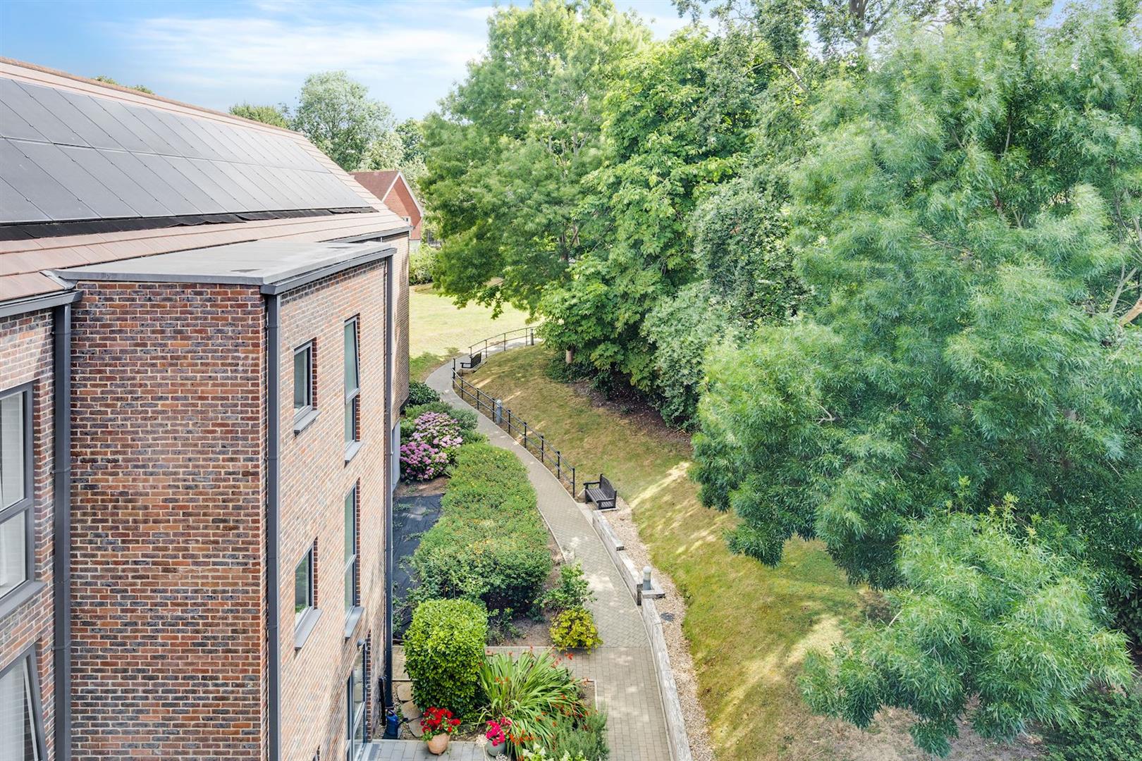 London Road, Guildford, Surrey, GU1 1FF