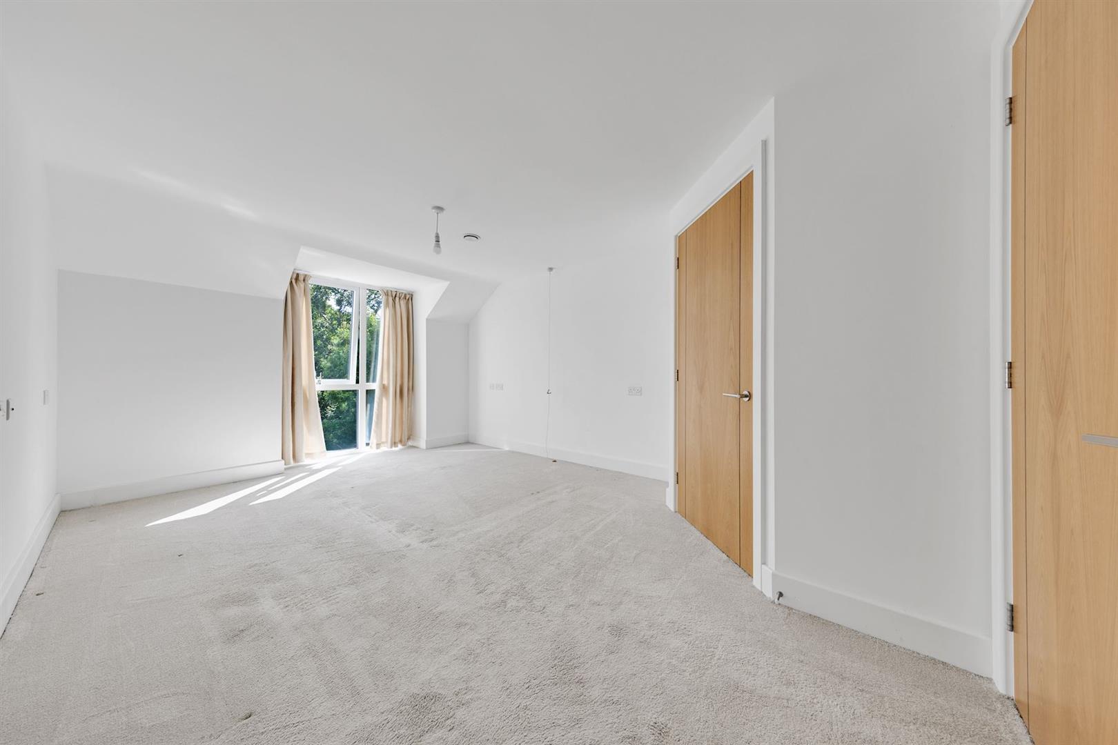 London Road, Guildford, Surrey, GU1 1FF