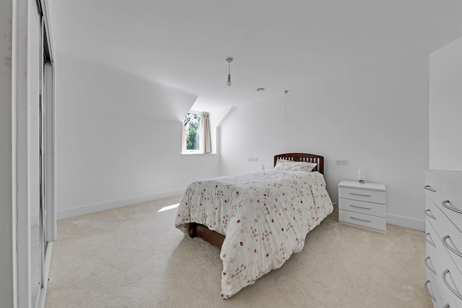 London Road, Guildford, Surrey, GU1 1FF