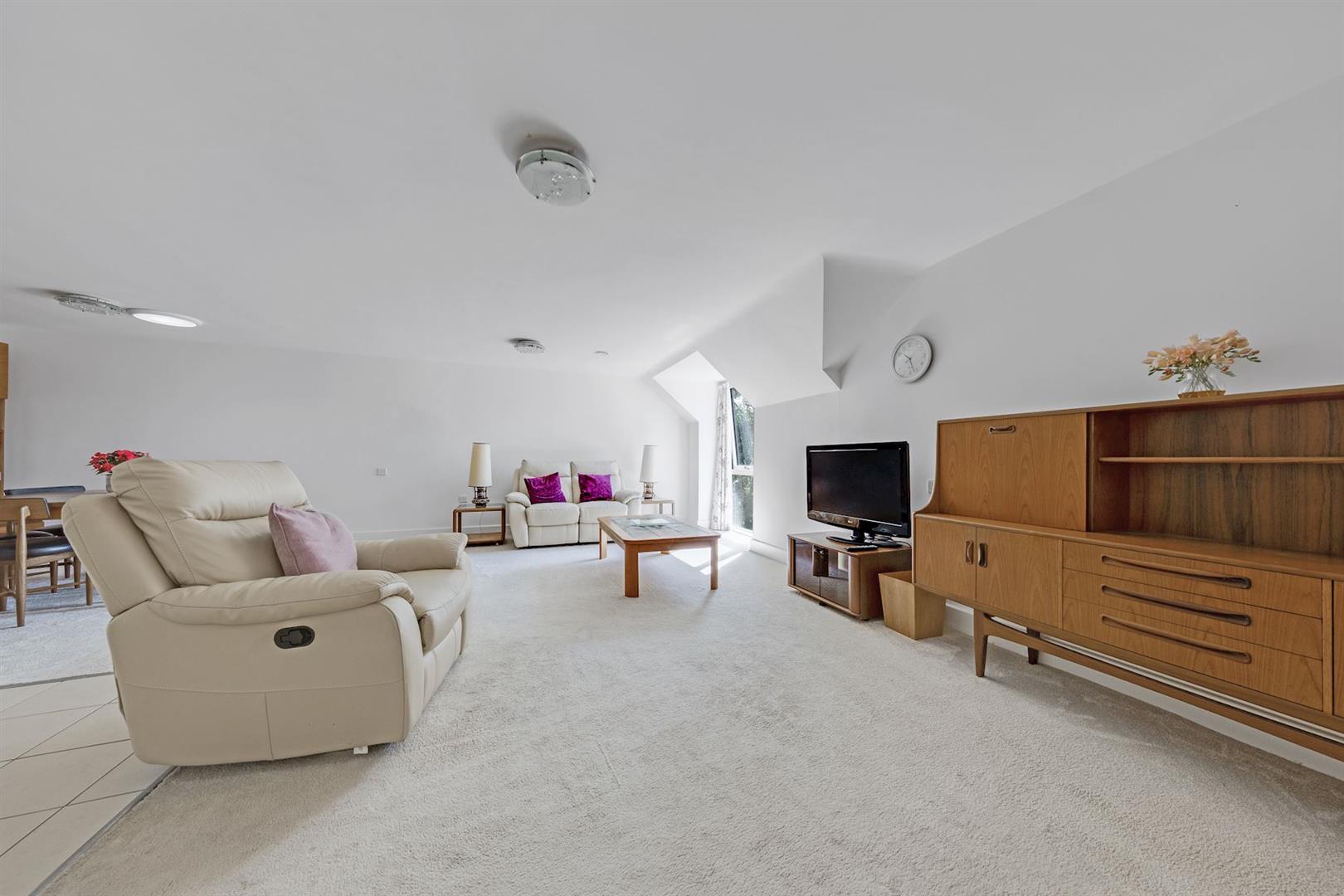 London Road, Guildford, Surrey, GU1 1FF