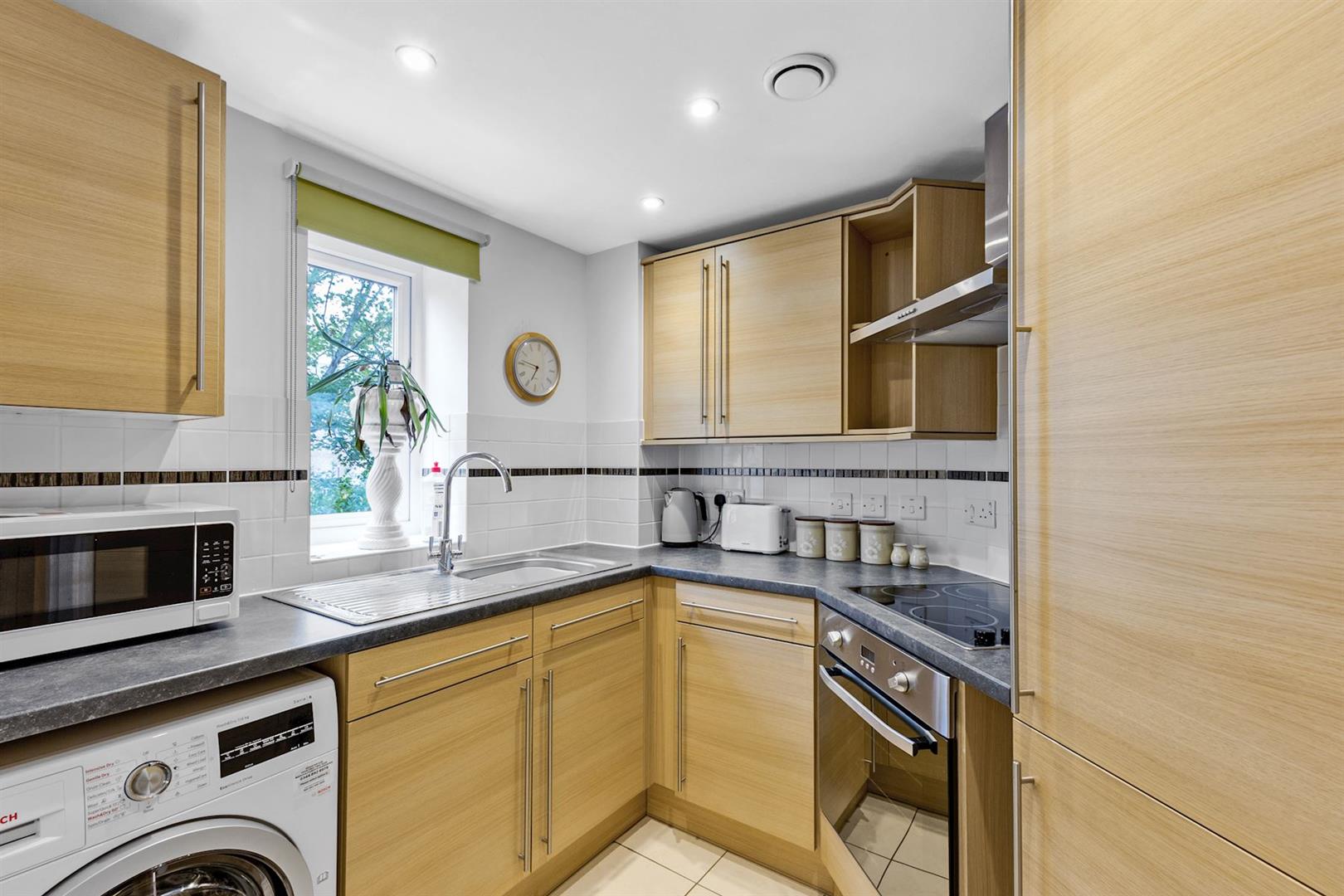 Crayshaw Court, Abbotsmead Place, Caversham, Reading