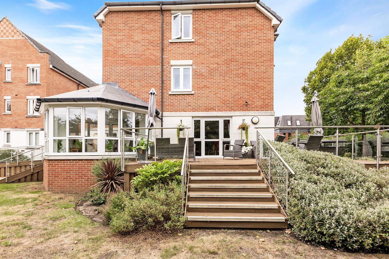 Crayshaw Court, Abbotsmead Place, Caversham, Reading