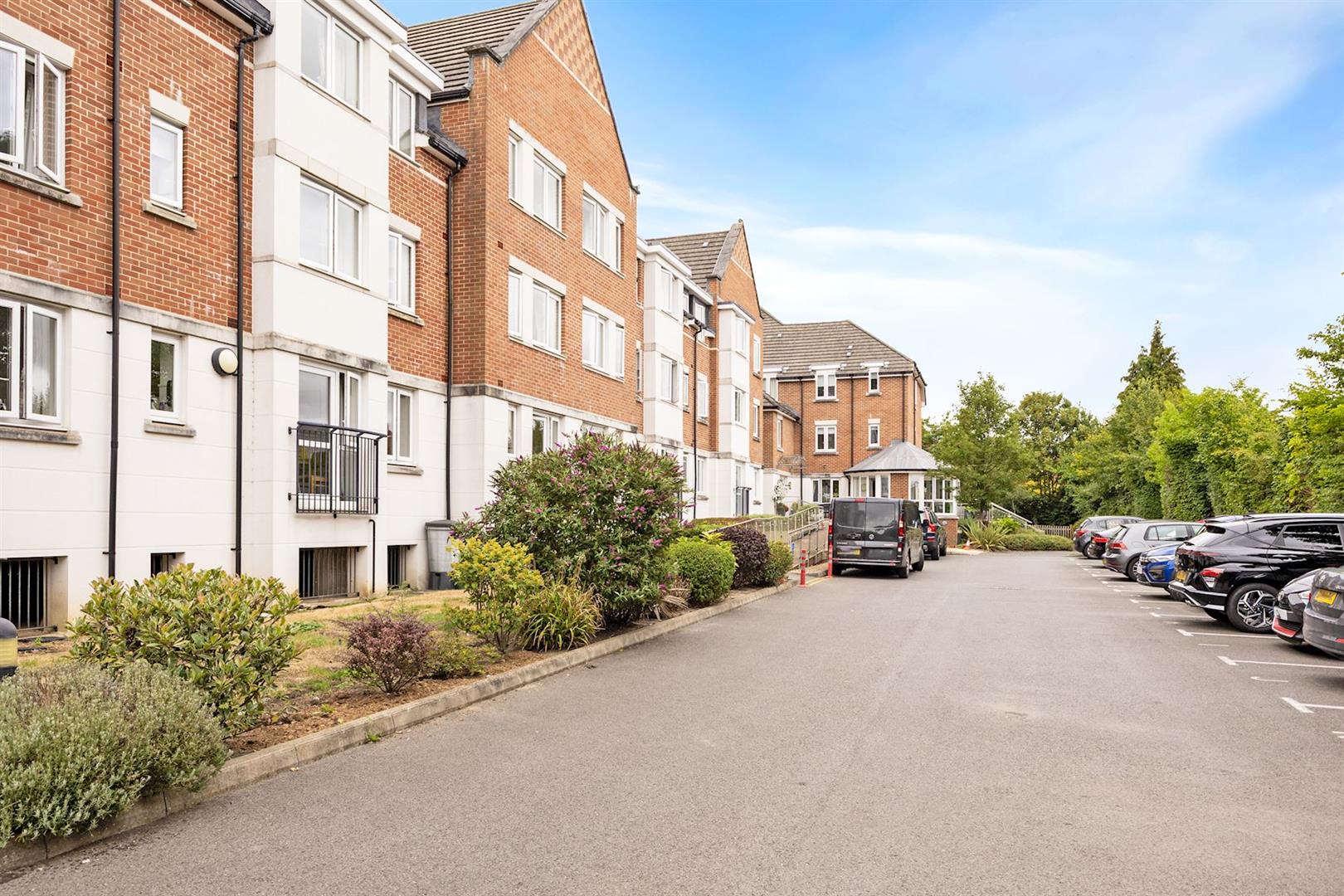 Crayshaw Court, Abbotsmead Place, Caversham, Reading