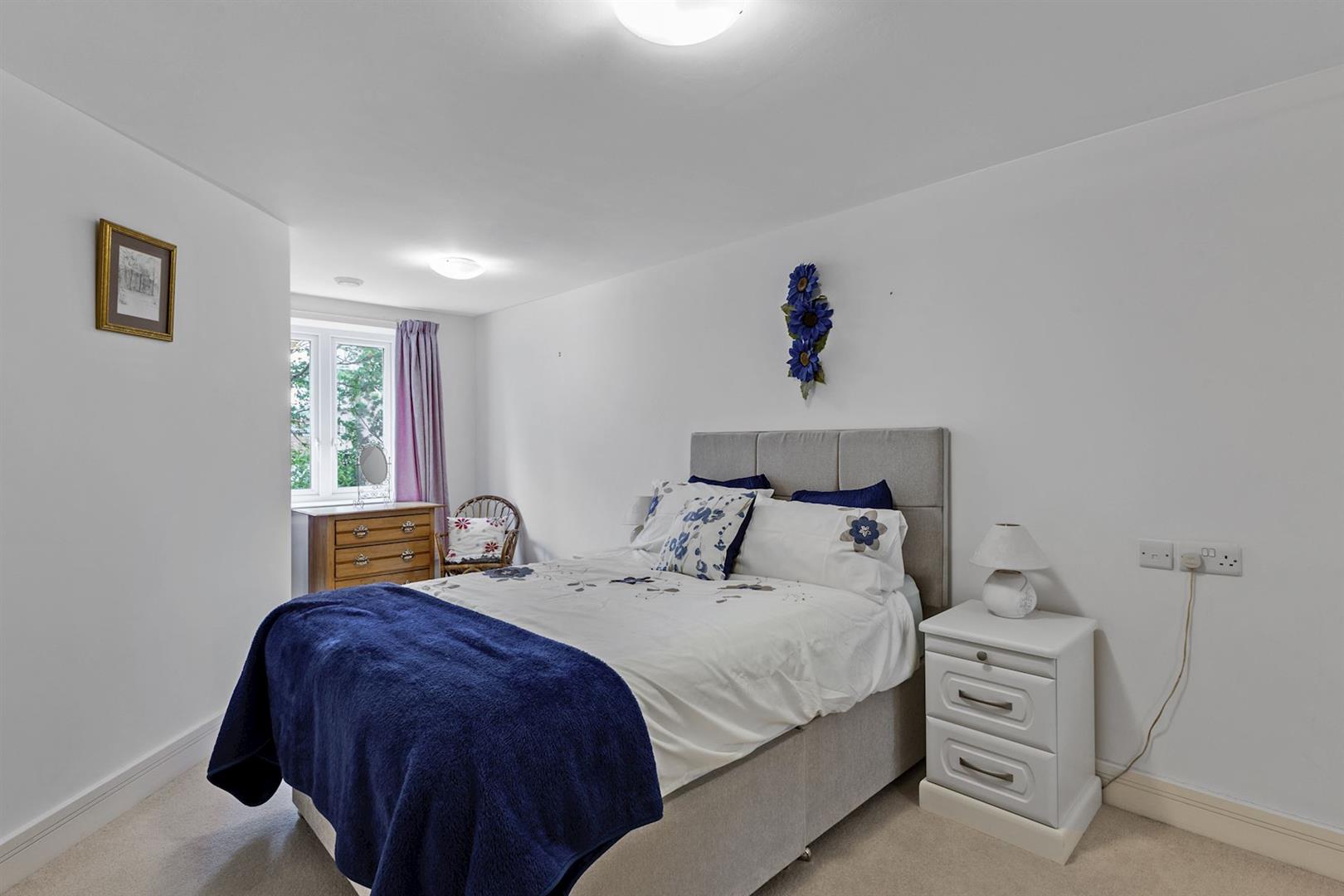 Crayshaw Court, Abbotsmead Place, Caversham, Reading