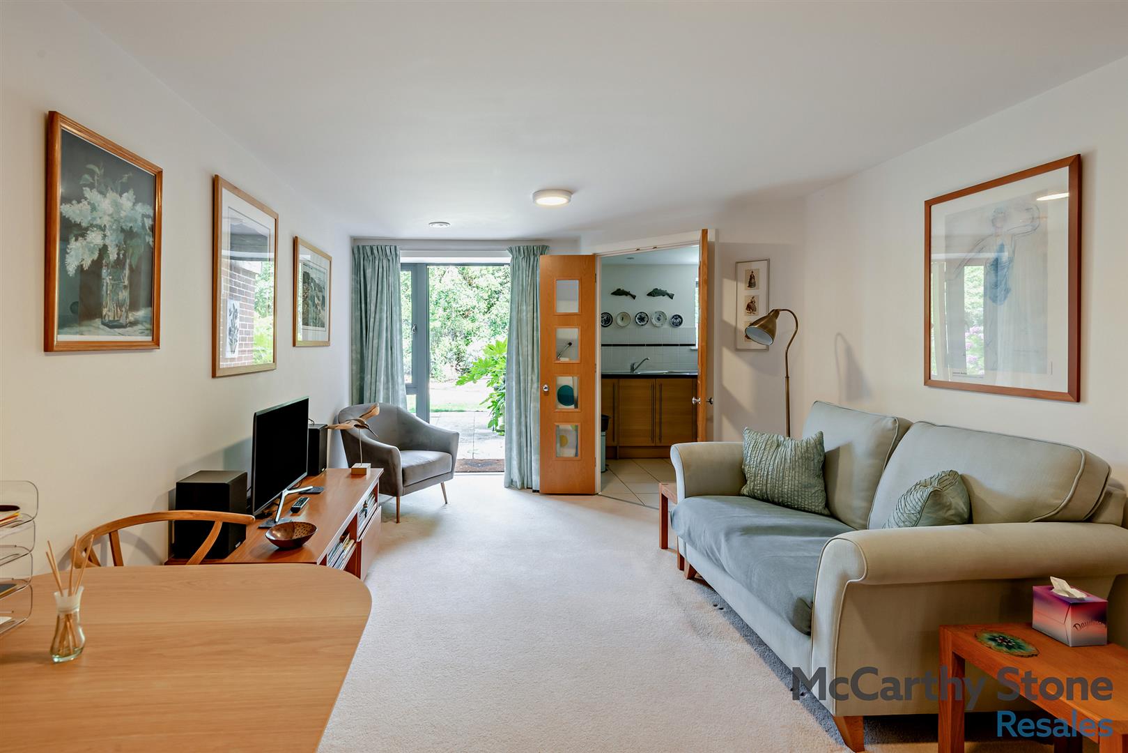 Mandeville Court, Darkes Lane, Potters Bar, Hertfordshire, EN6 1BZ
