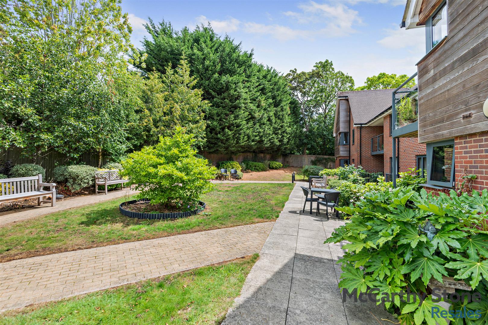 Mandeville Court, Darkes Lane, Potters Bar, Hertfordshire, EN6 1BZ