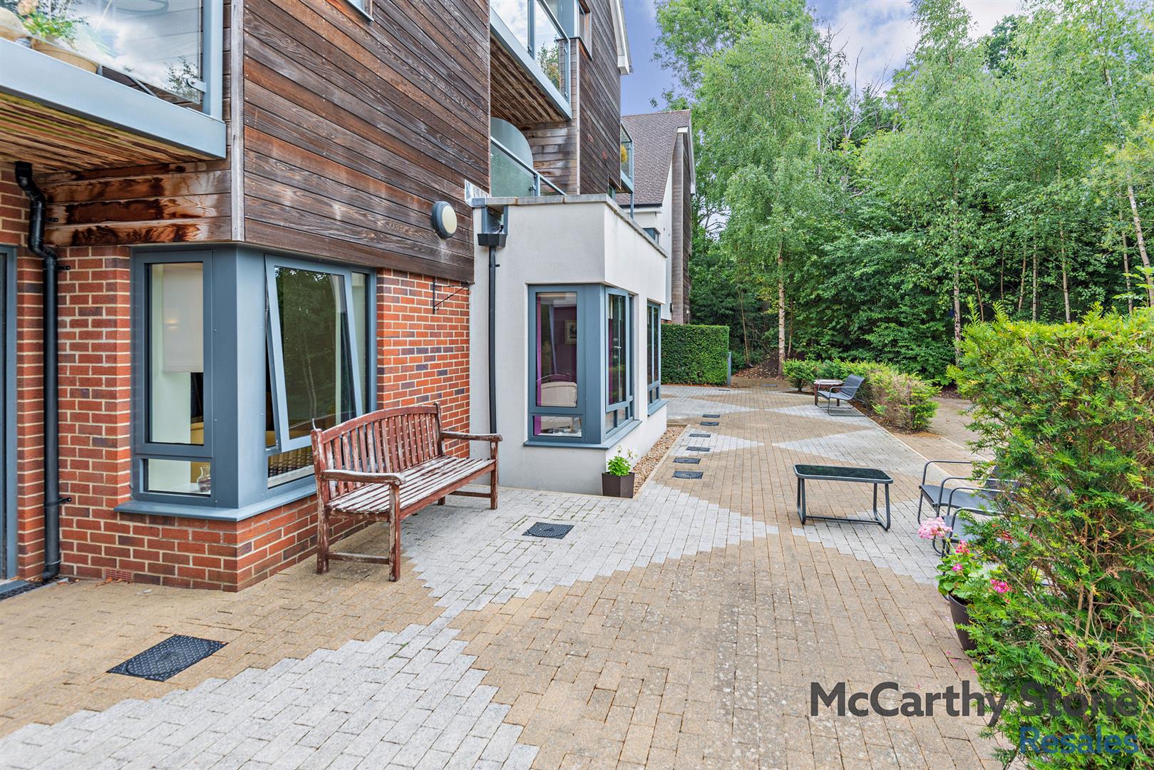 Mandeville Court, Darkes Lane, Potters Bar, Hertfordshire, EN6 1BZ