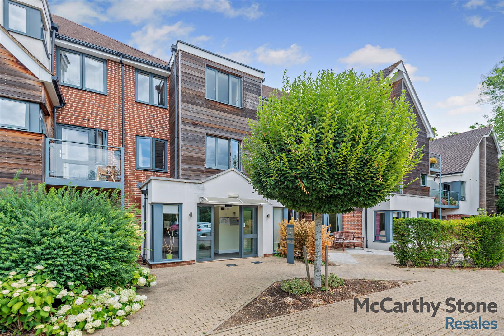 Mandeville Court, Darkes Lane, Potters Bar, Hertfordshire, EN6 1BZ