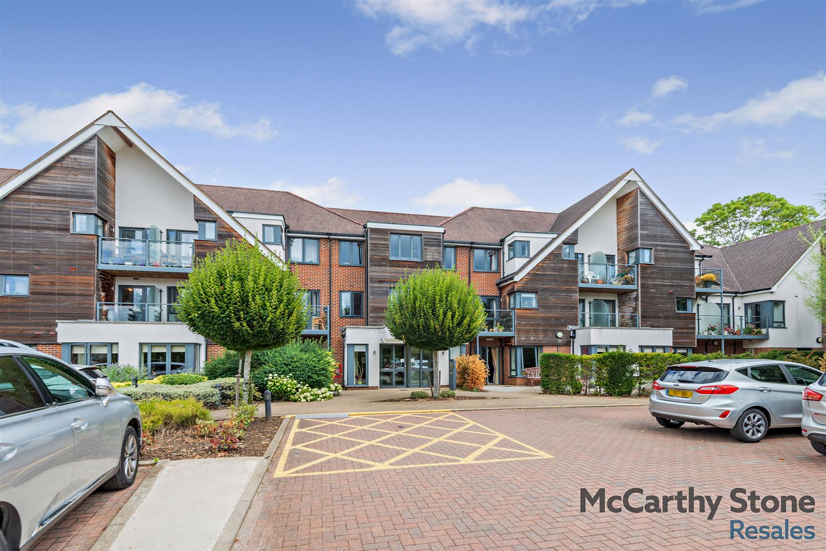 Mandeville Court, Darkes Lane, Potters Bar, Hertfordshire, EN6 1BZ