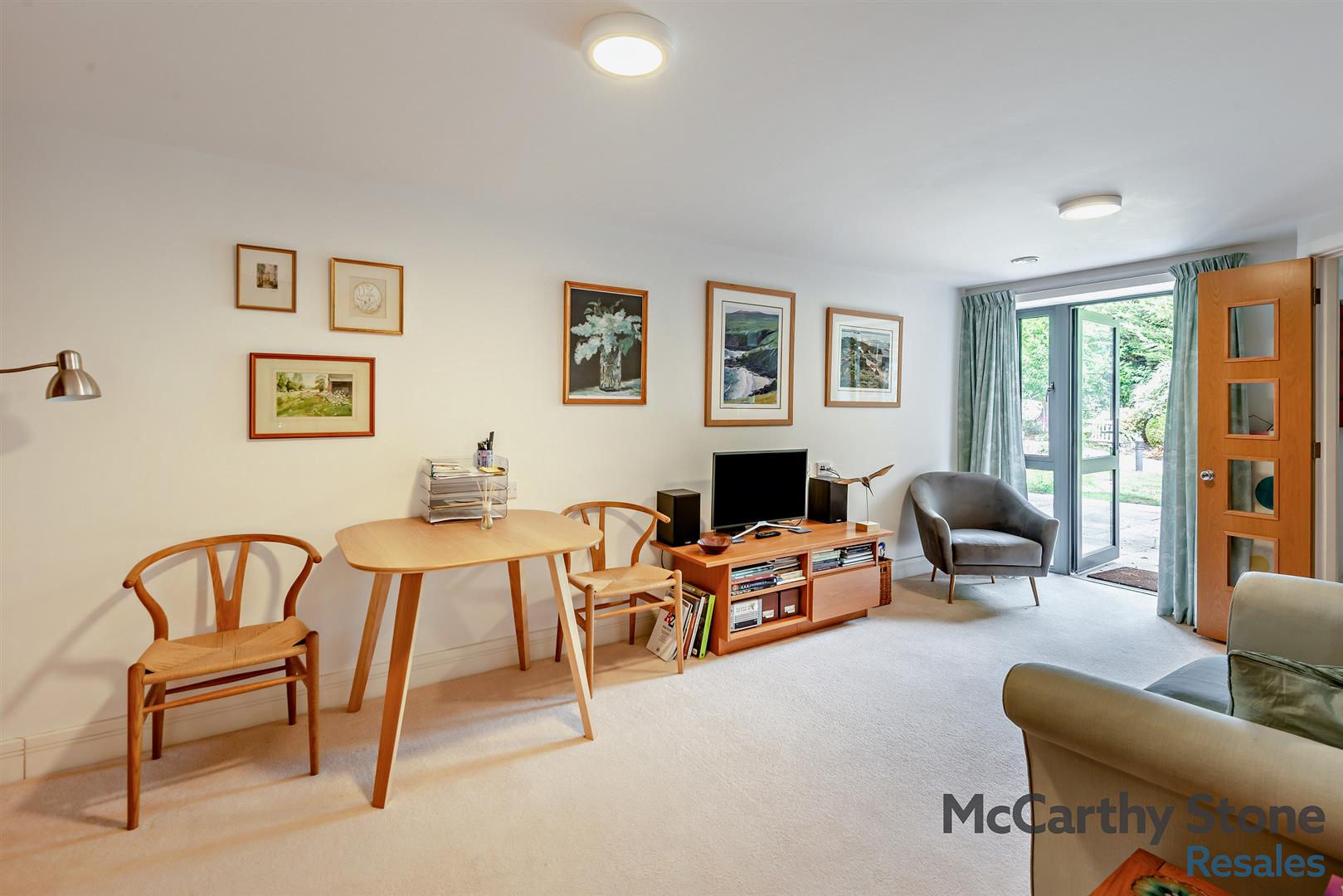 Mandeville Court, Darkes Lane, Potters Bar, Hertfordshire, EN6 1BZ