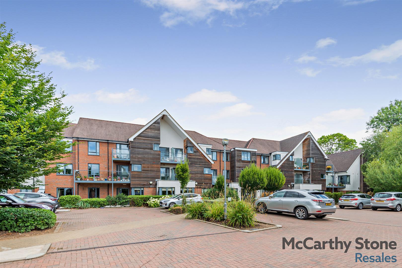 Mandeville Court, Darkes Lane, Potters Bar, Hertfordshire, EN6 1BZ