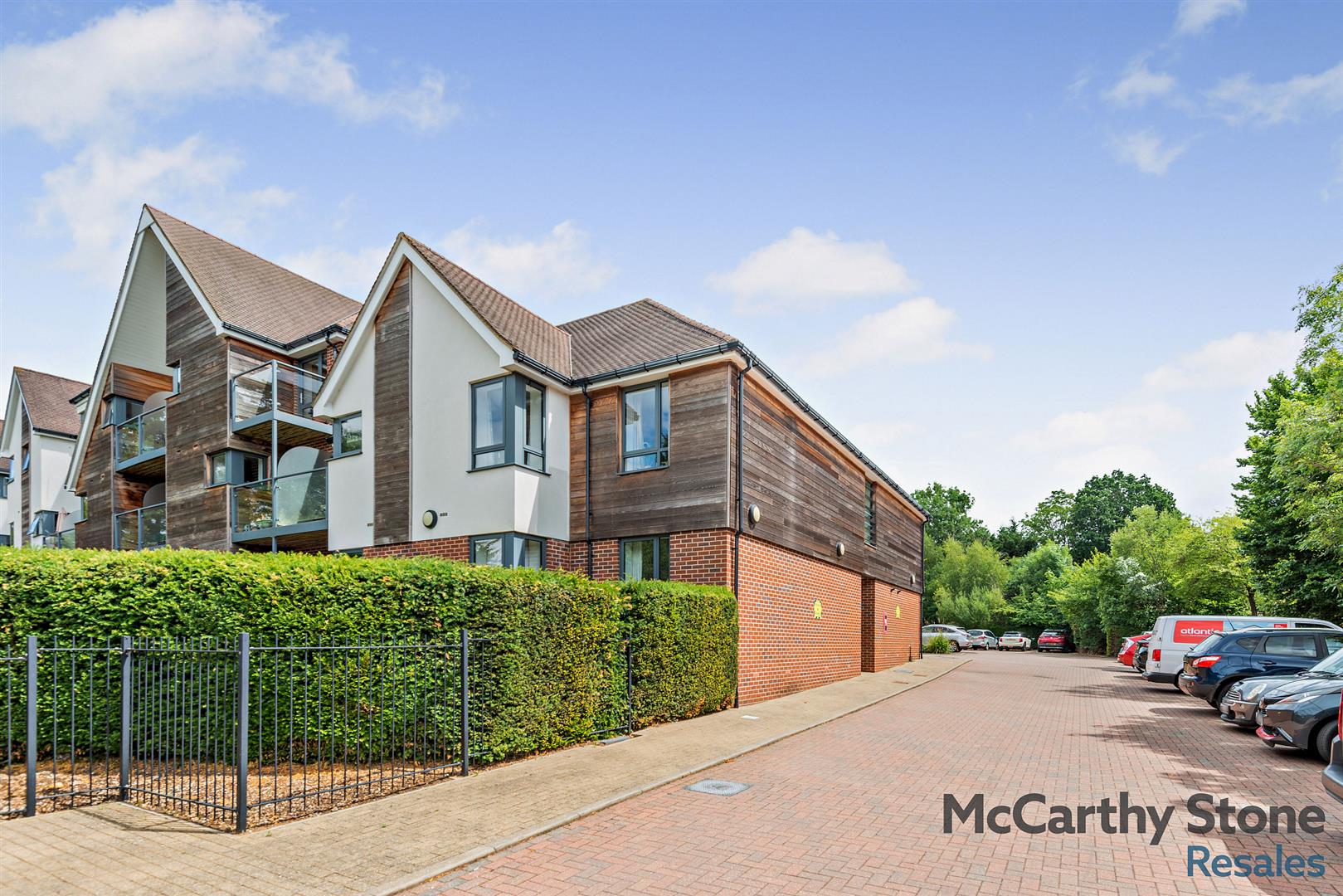 Mandeville Court, Darkes Lane, Potters Bar, Hertfordshire, EN6 1BZ