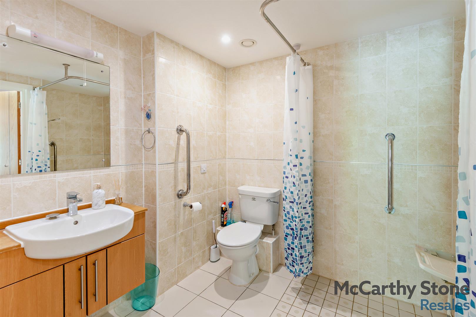 Mandeville Court, Darkes Lane, Potters Bar, Hertfordshire, EN6 1BZ