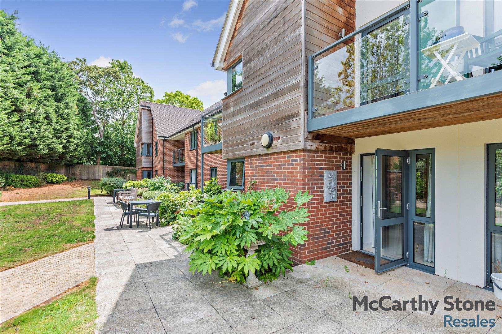 Mandeville Court, Darkes Lane, Potters Bar, Hertfordshire, EN6 1BZ
