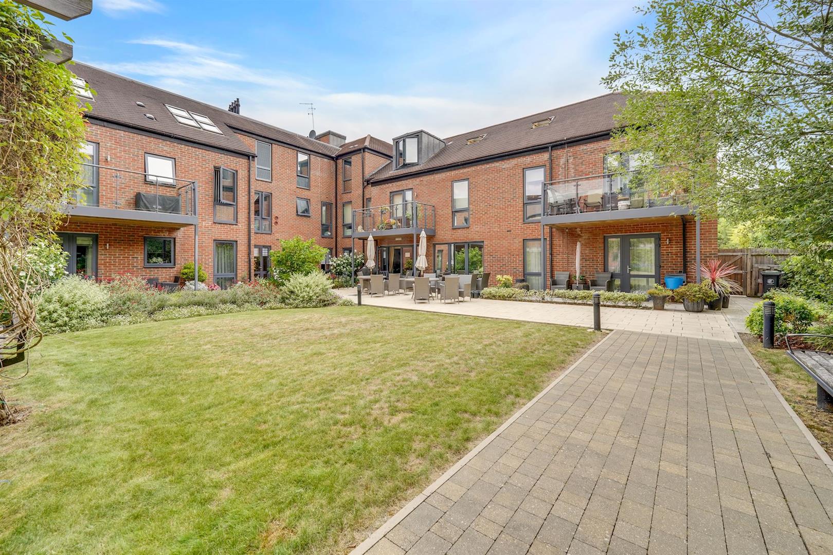 Alderton Hill, Loughton