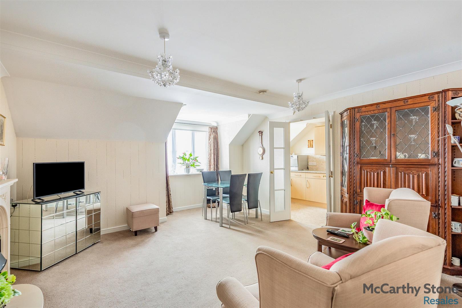 High Street South, Rushden, Northamptonshire, NN10 0FR