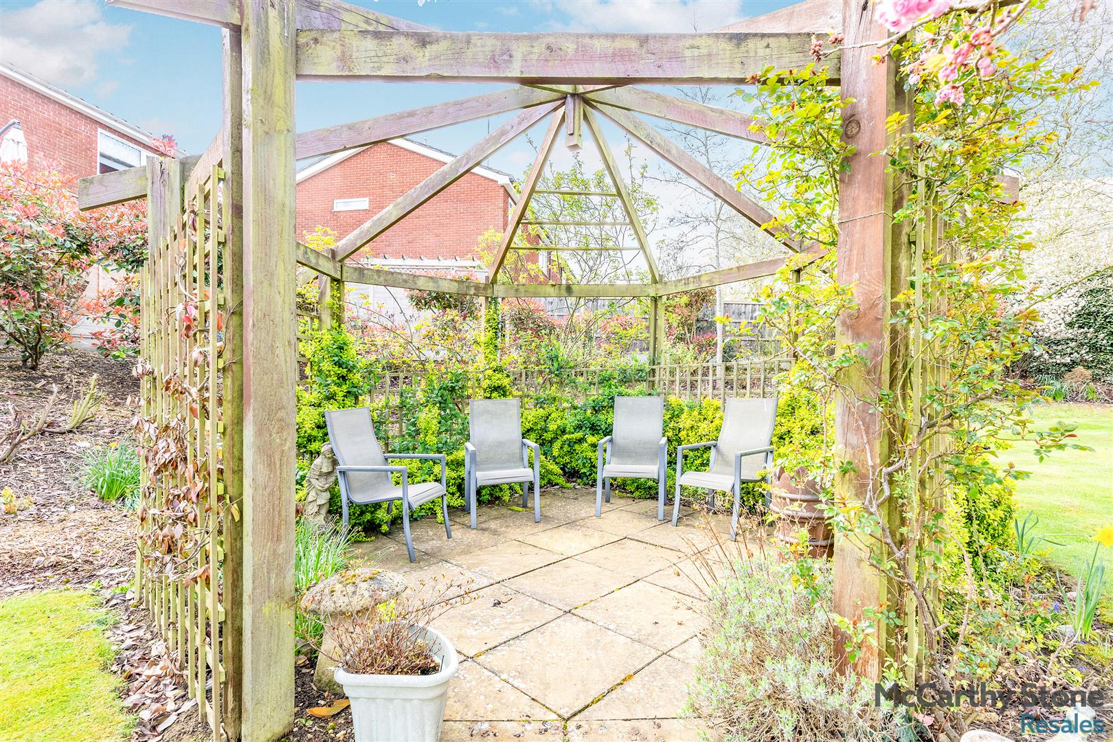 High Street South, Rushden, Northamptonshire, NN10 0FR