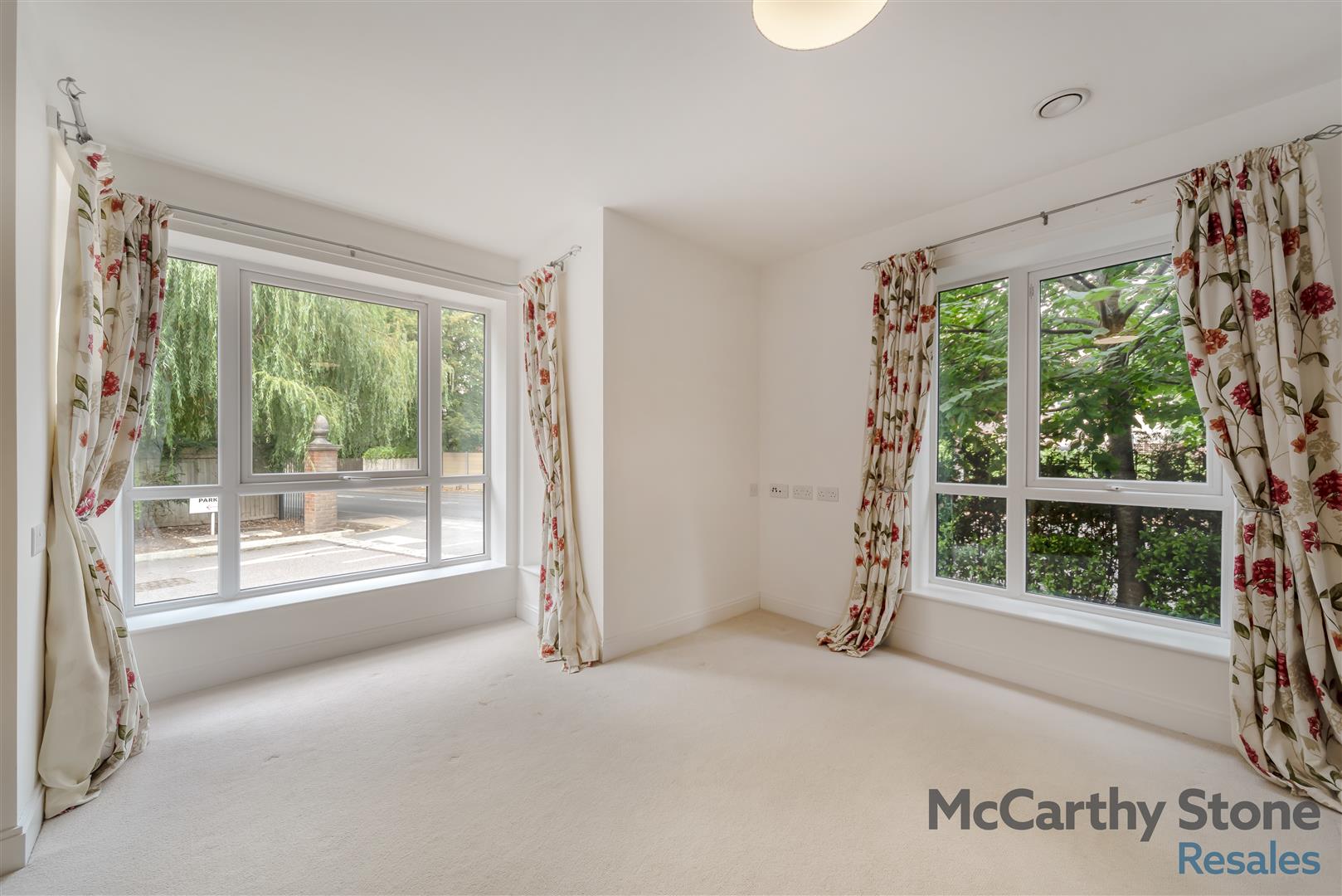 Birch Place, Dukes Ride, Crowthorne, Berkshire, RG45 6GT