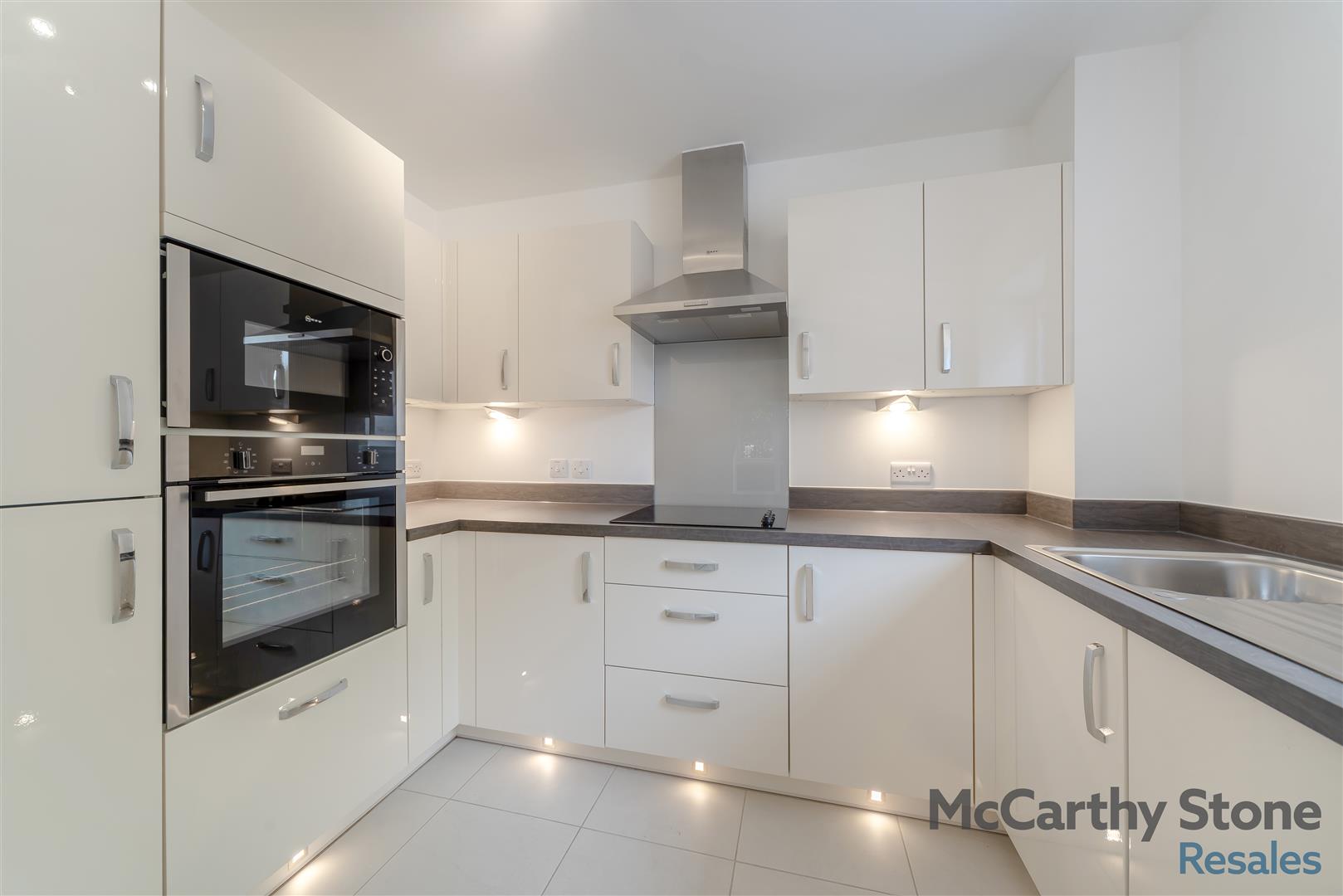 Birch Place, Dukes Ride, Crowthorne, Berkshire, RG45 6GT