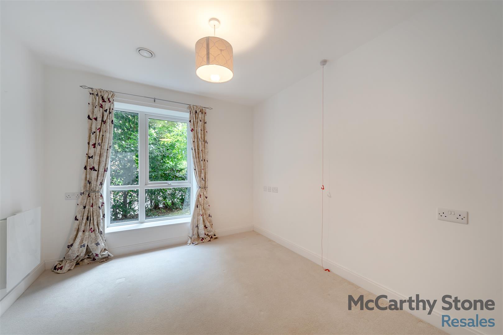 Birch Place, Dukes Ride, Crowthorne, Berkshire, RG45 6GT