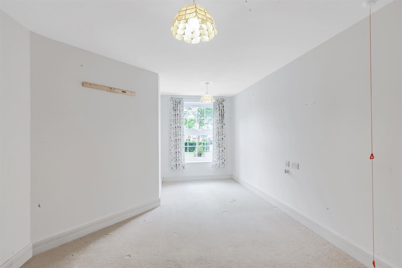 301 High Street, Ongar