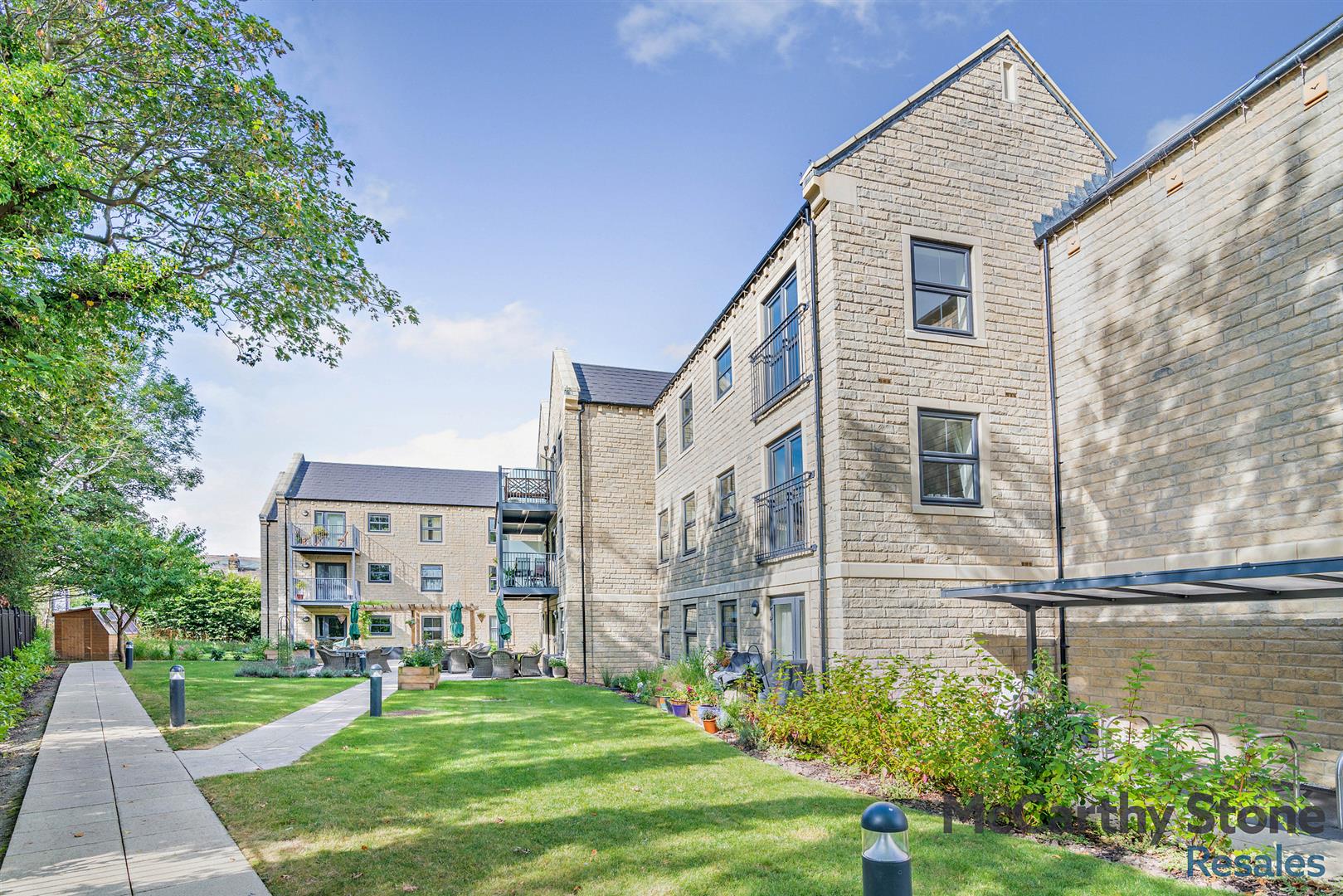 Summer Court, Burley In Wharfedale