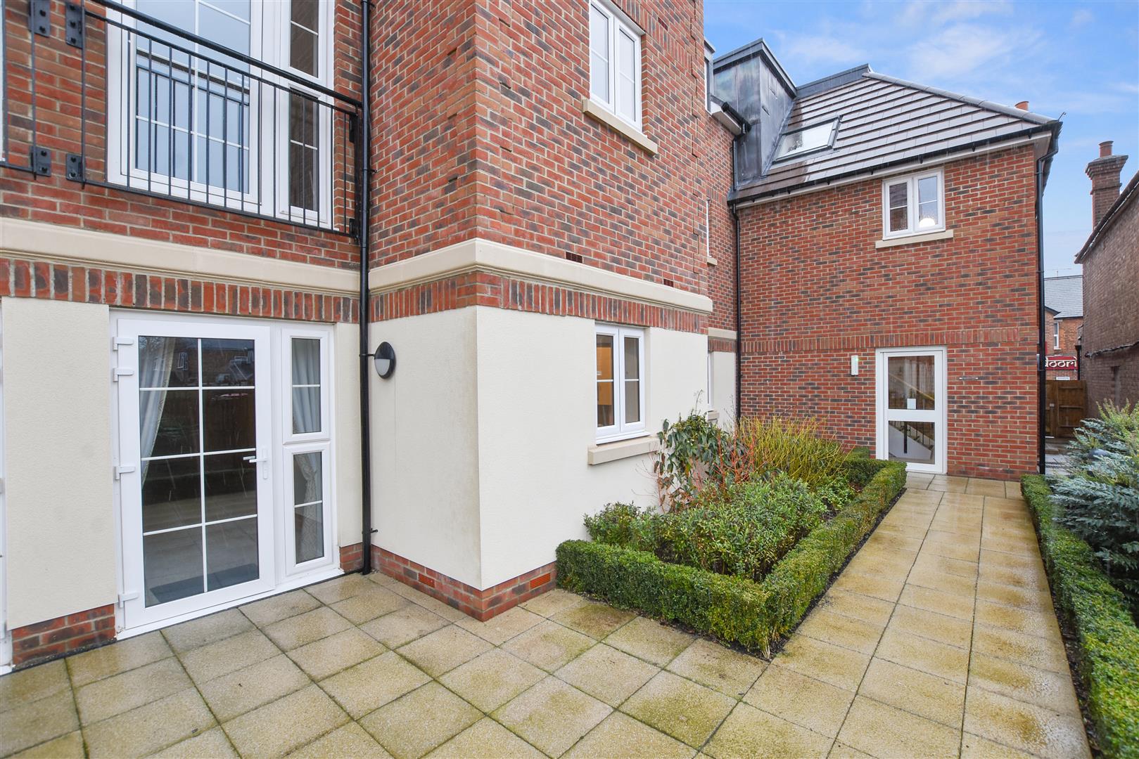 Lowe House, London Road, Knebworth