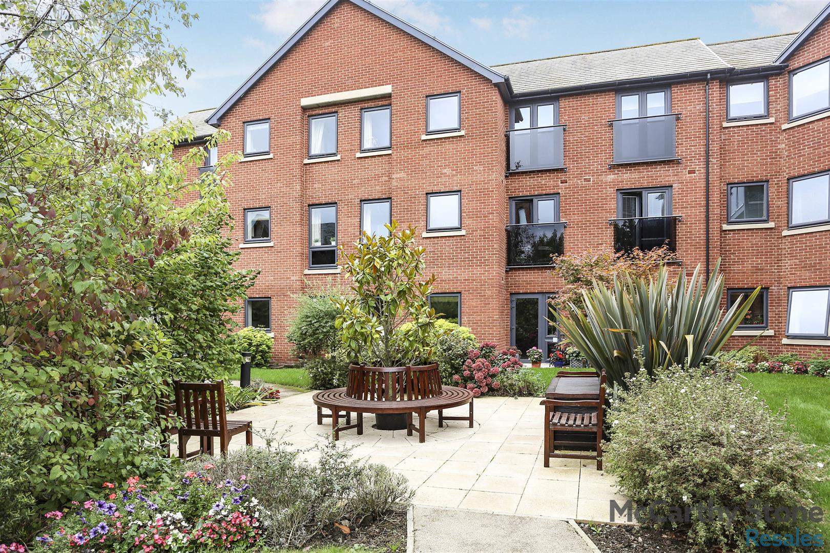 Lonsdale Park, Barleythorpe Road, Oakham, Leicestershire, LE15 6QJ