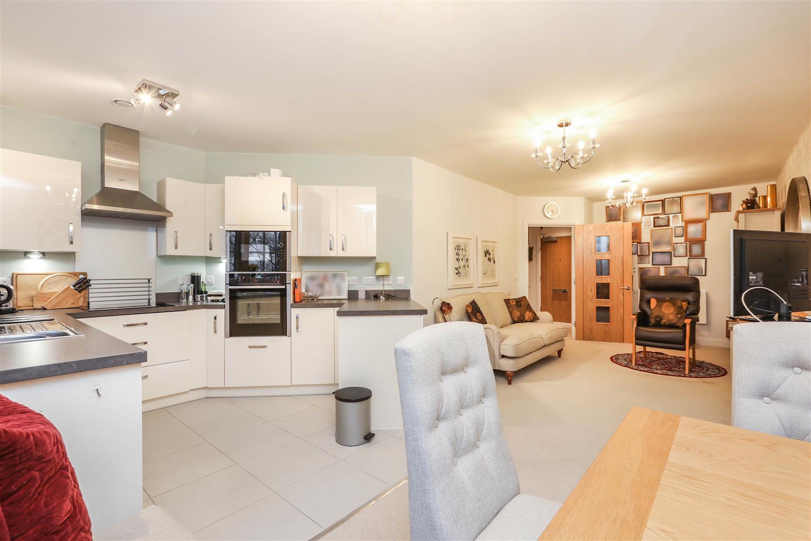 Hawkesbury Place, Fosseway, Stow on the Wold, GL54 1FF